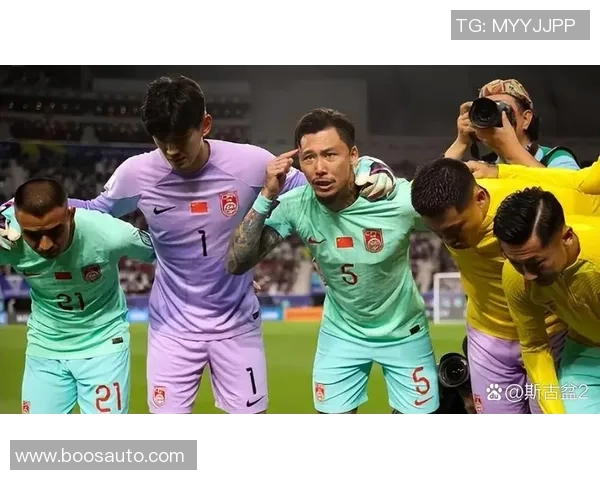 足球明星在比赛中突发晕倒瞬间视频引发广泛关注和讨论